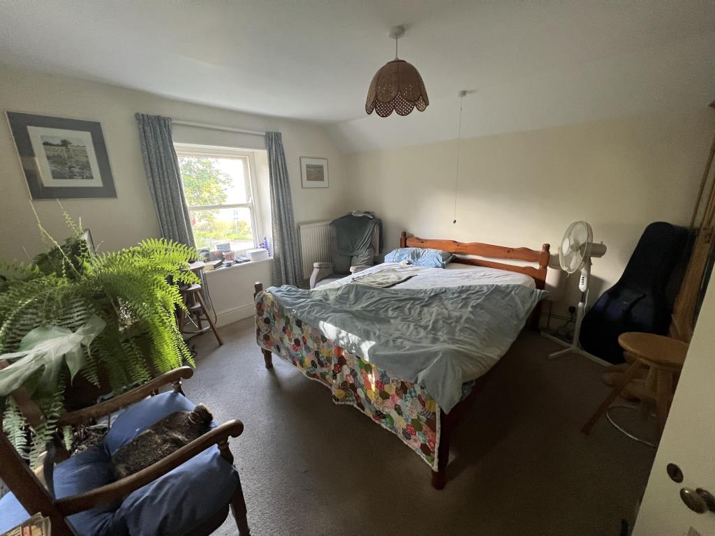 Lot: 16 - DETACHED THREE-BEDROOM COTTAGE FOR IMPROVEMENT WITH PLANNING FOR EXTENSION - General view of bedroom 2